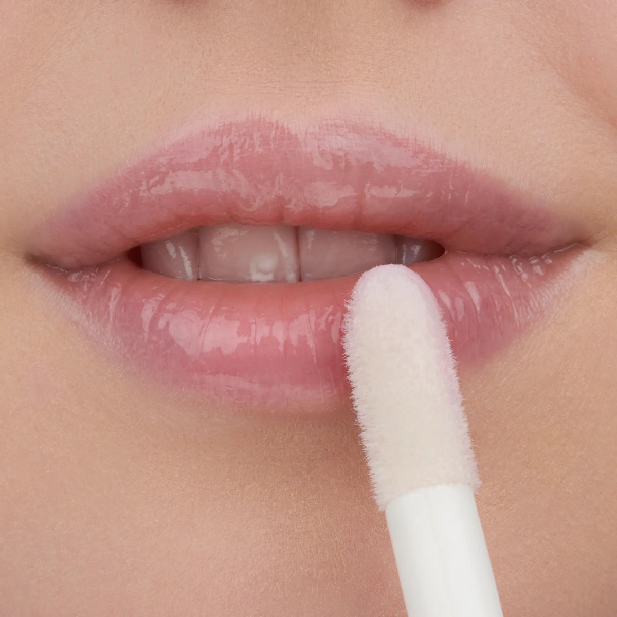 Essence Hydra Kiss Lip Oil – 01 Kiss From A Rose